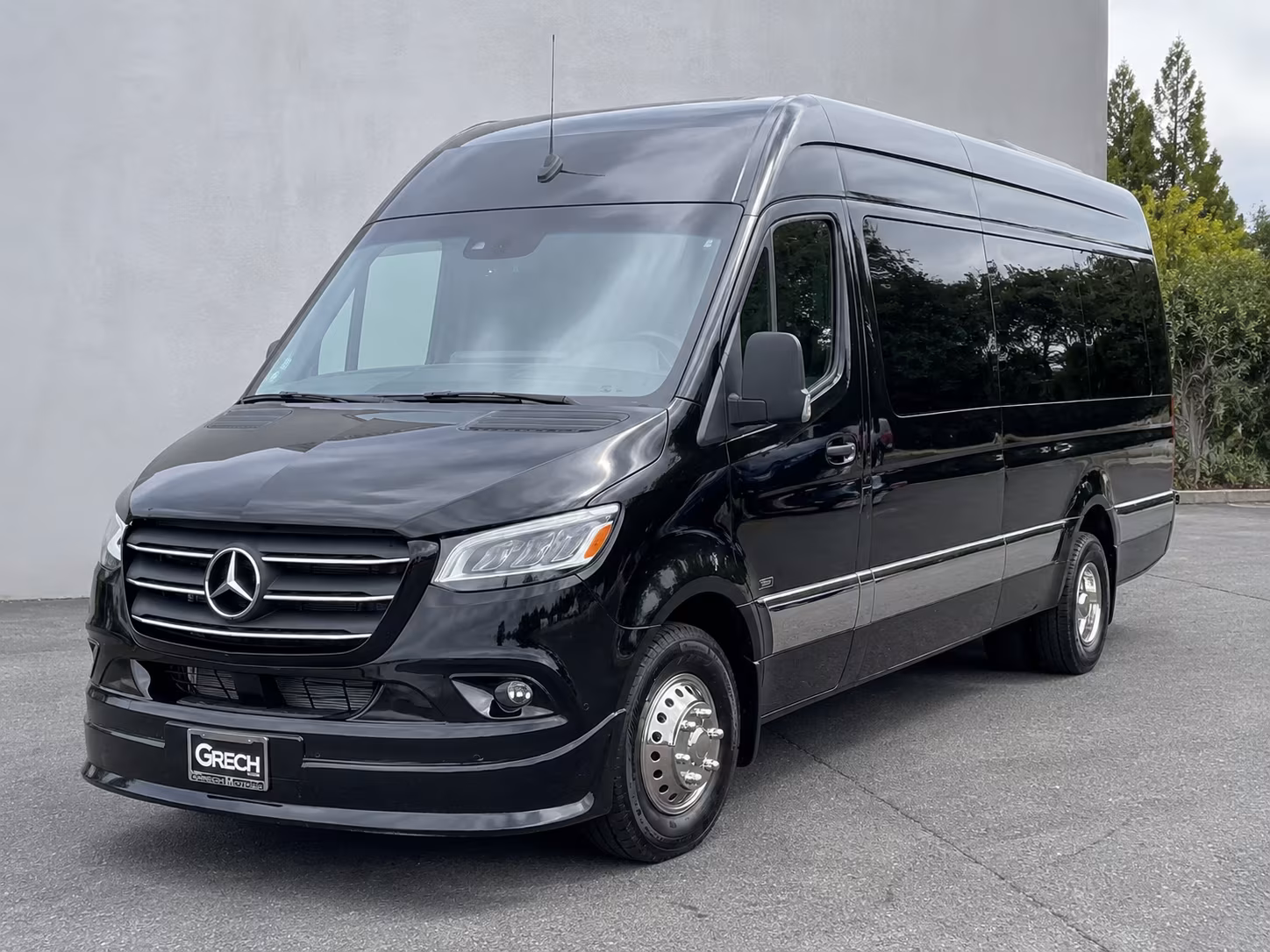 sprinter vans and minibuses for intimate bachelorette dinners across the valley